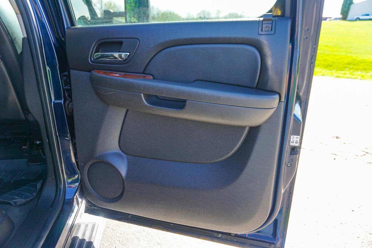 Used 2007 Chevrolet Silverado 1500 LTZ w/ Safety Package AWD/4WD image 29
