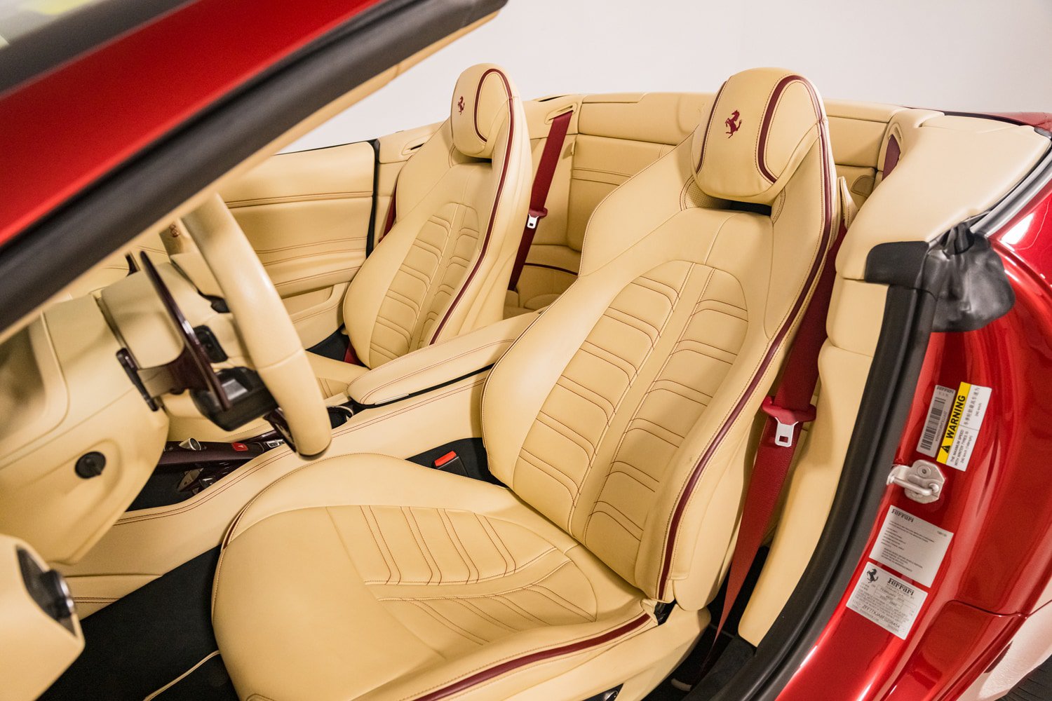 Used 2015 Ferrari California T RWD image 27