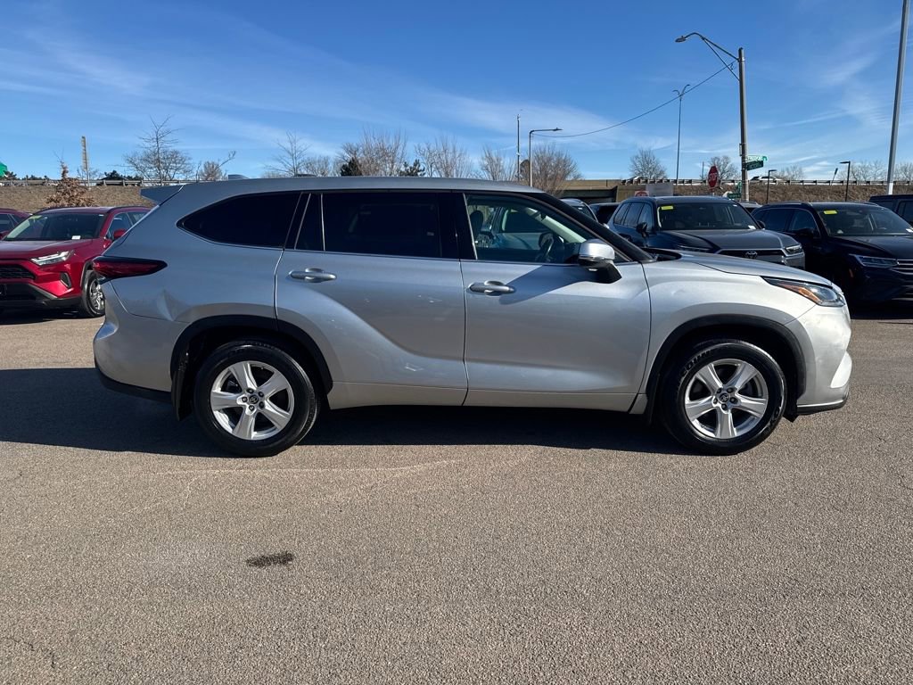 Used 2021 Toyota Highlander LE image 10