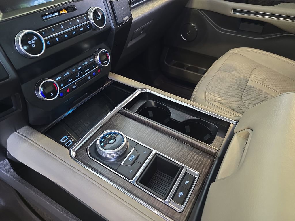 Used 2019 Ford Expedition Limited w/ Equipment Group 302A RWD image 28
