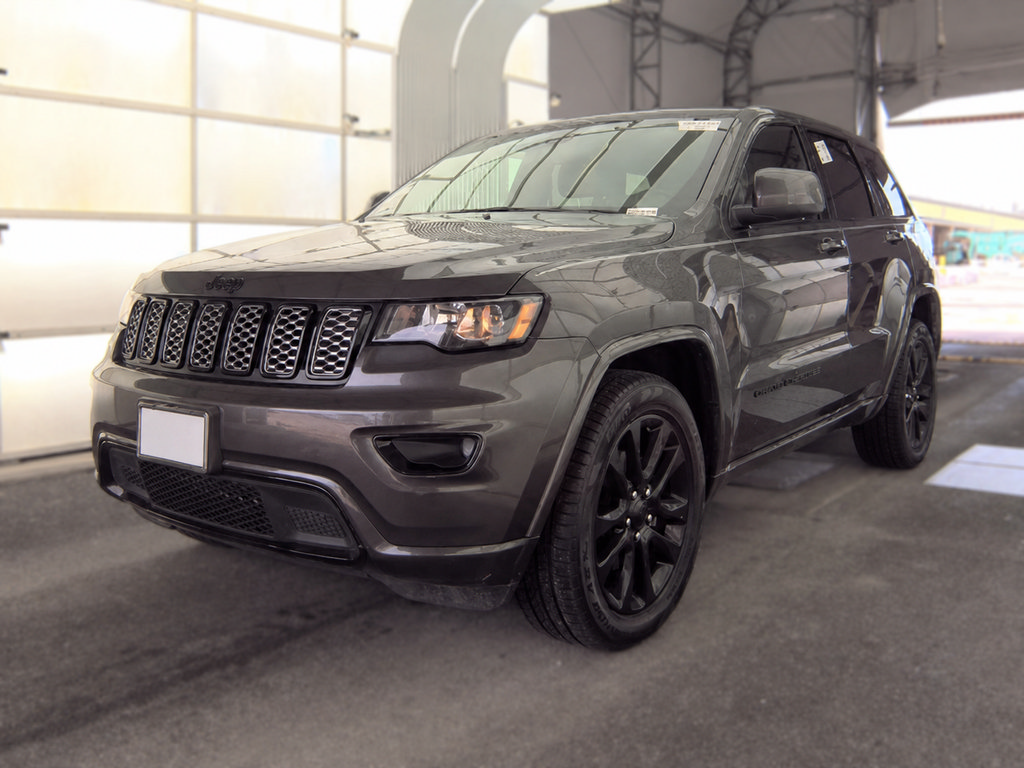 Used 2020 Jeep Grand Cherokee Altitude AWD/4WD image 4