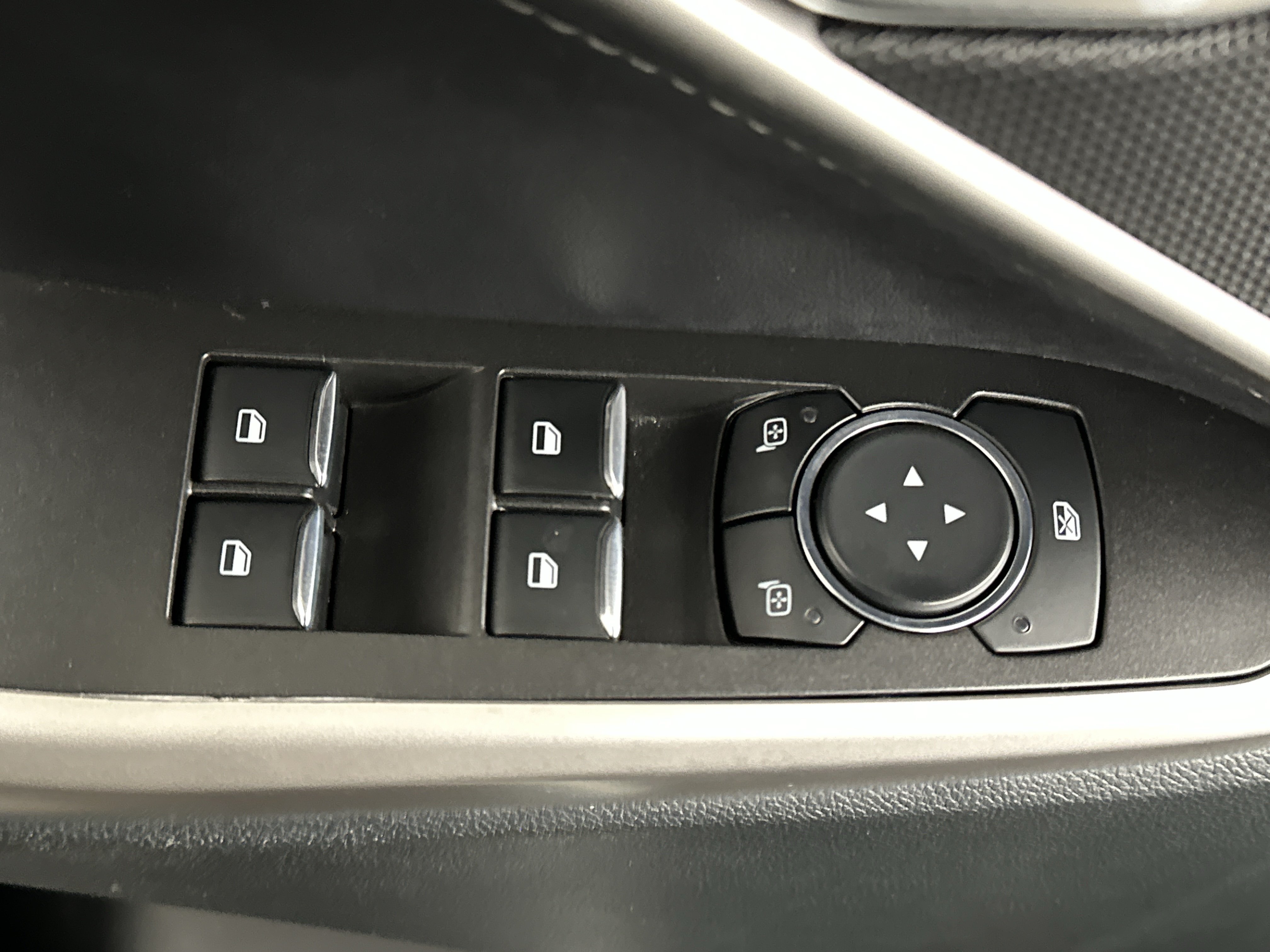 Used 2023 Ford Explorer XLT w/ Equipment Group 202A AWD/4WD image 21