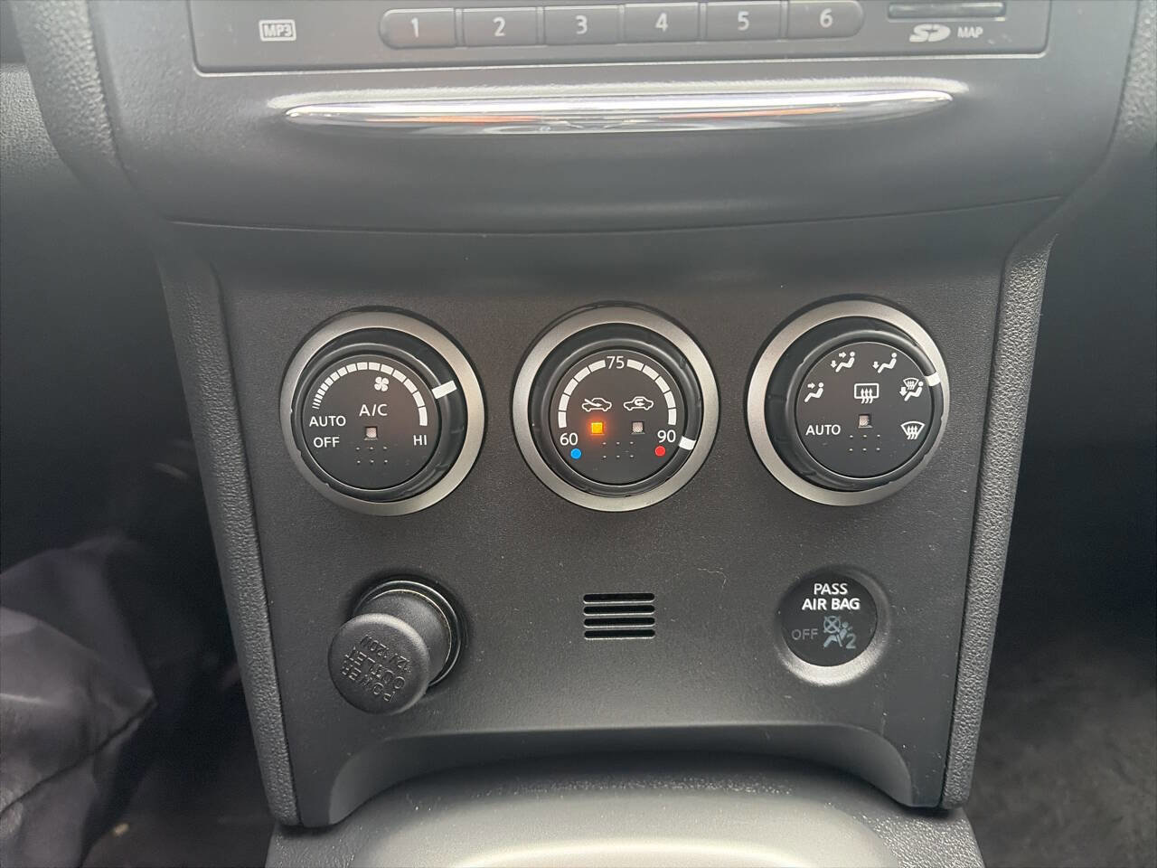 Used 2013 Nissan Rogue SV w/ Premium Pkg image 29