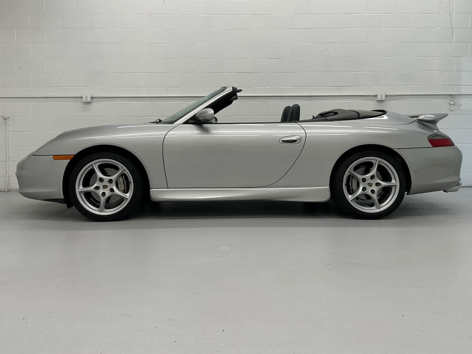 Used 2003 Porsche 911 Carrera 4 AWD/4WD image 3