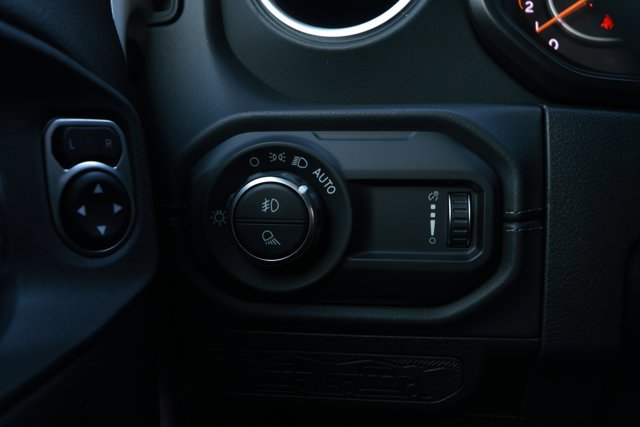 New 2026 Jeep Gladiator Sahara image 15