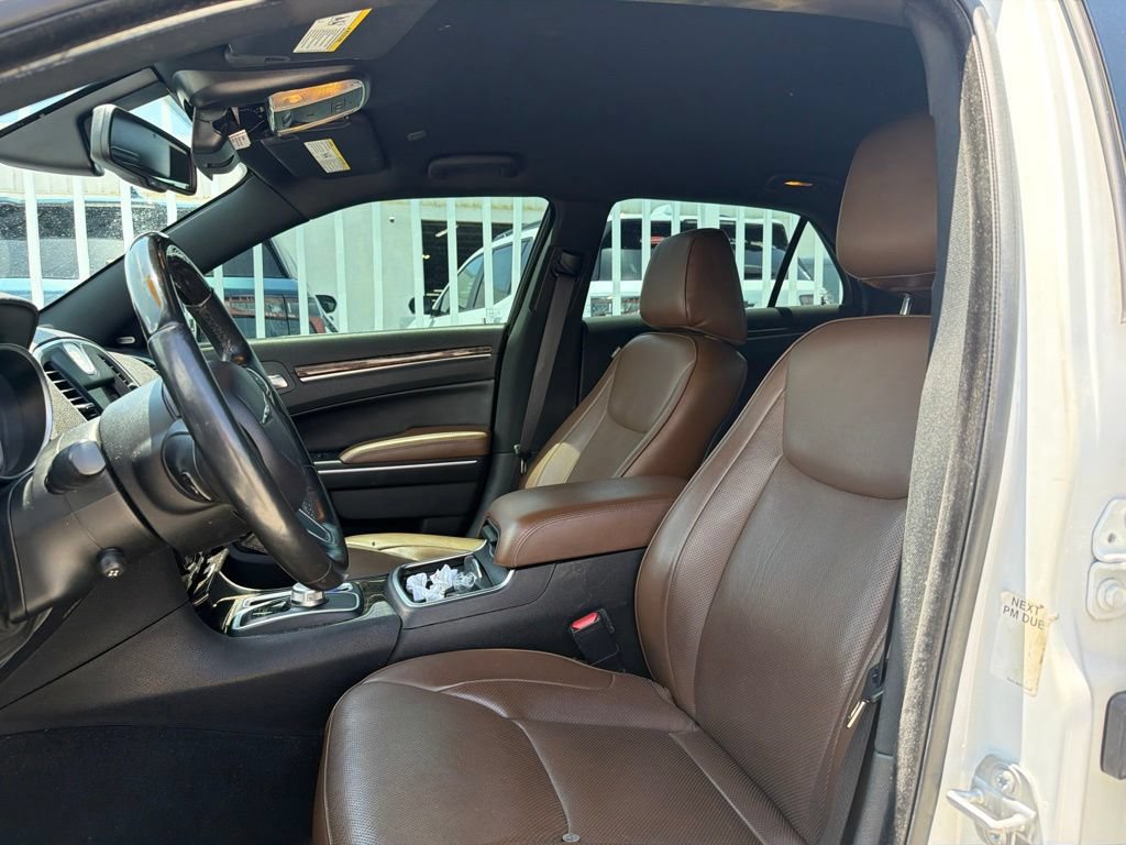 Used 2019 Chrysler 300 Limited RWD image 11