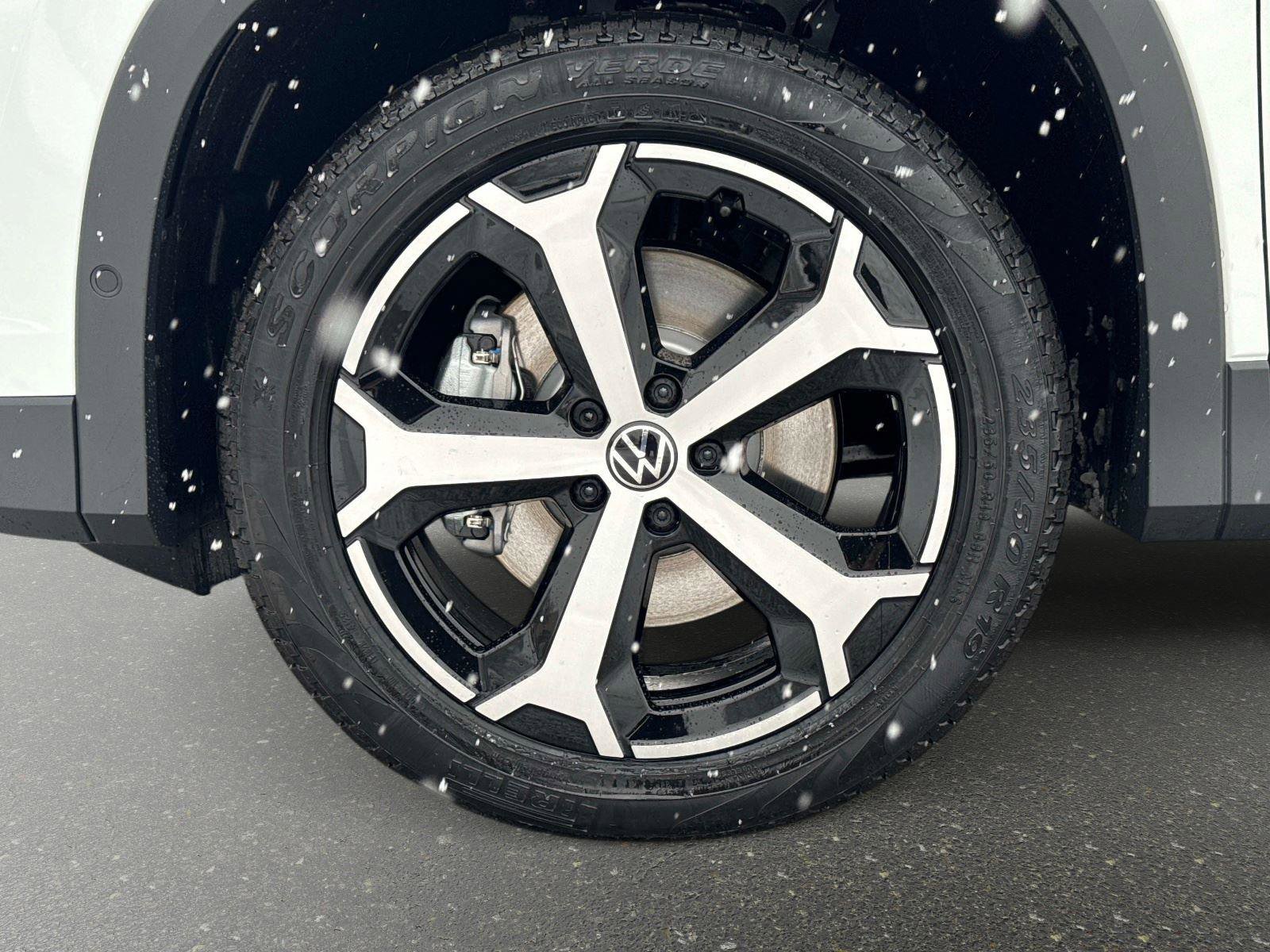 New 2026 Volkswagen Tiguan SE image 9