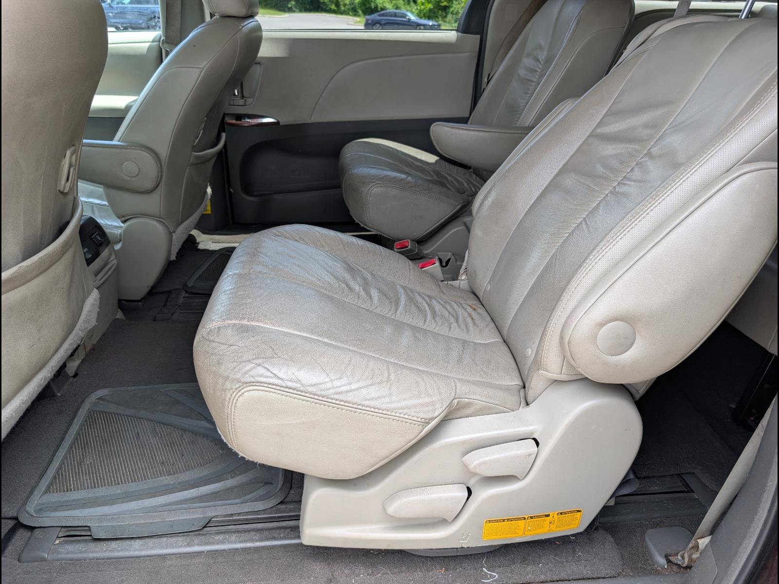 Used 2011 Toyota Sienna XLE w/ Entertainment Pkg FWD image 16