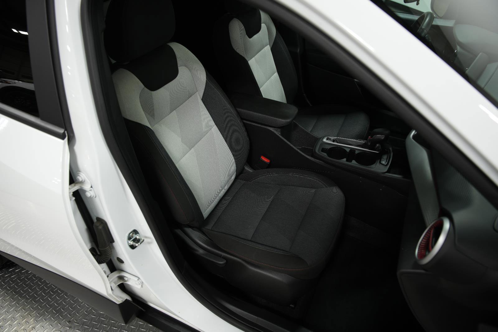 Used 2024 Chevrolet Trax RS w/ Sunroof Package FWD image 19