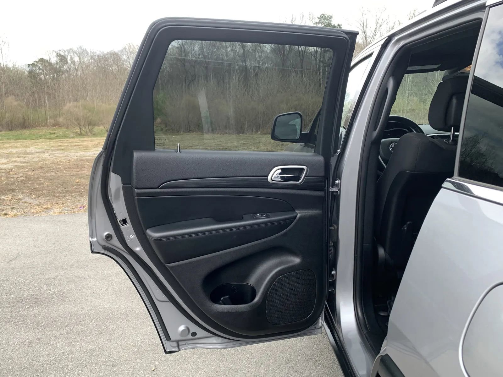 Used 2019 Jeep Grand Cherokee Laredo RWD image 26