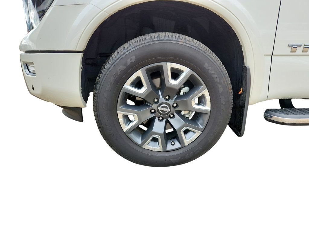 Used 2024 Nissan Titan Platinum Reserve w/ Moonroof Package image 9