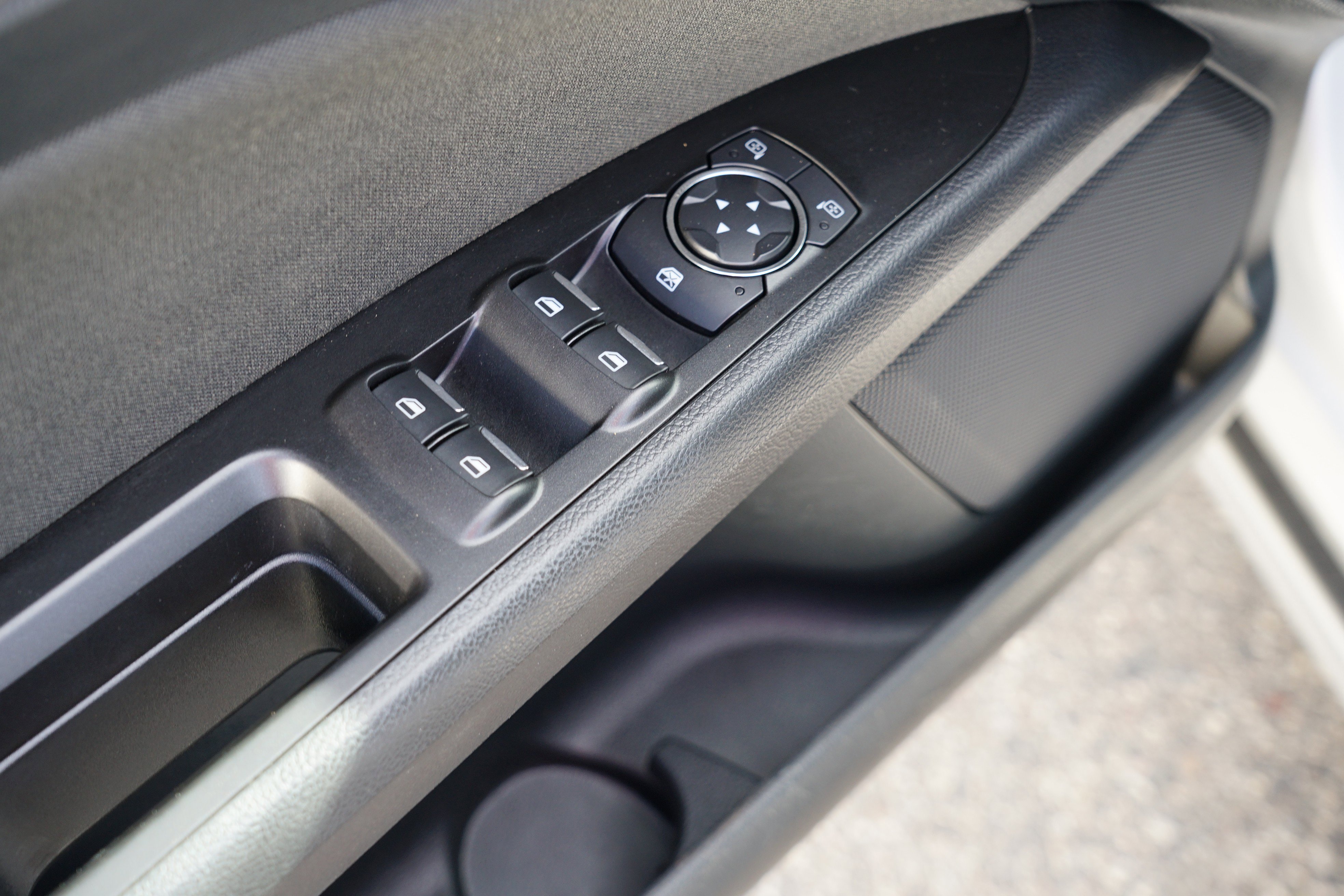 Used 2017 Ford Fusion SE w/ Fusion SE Technology Package image 18