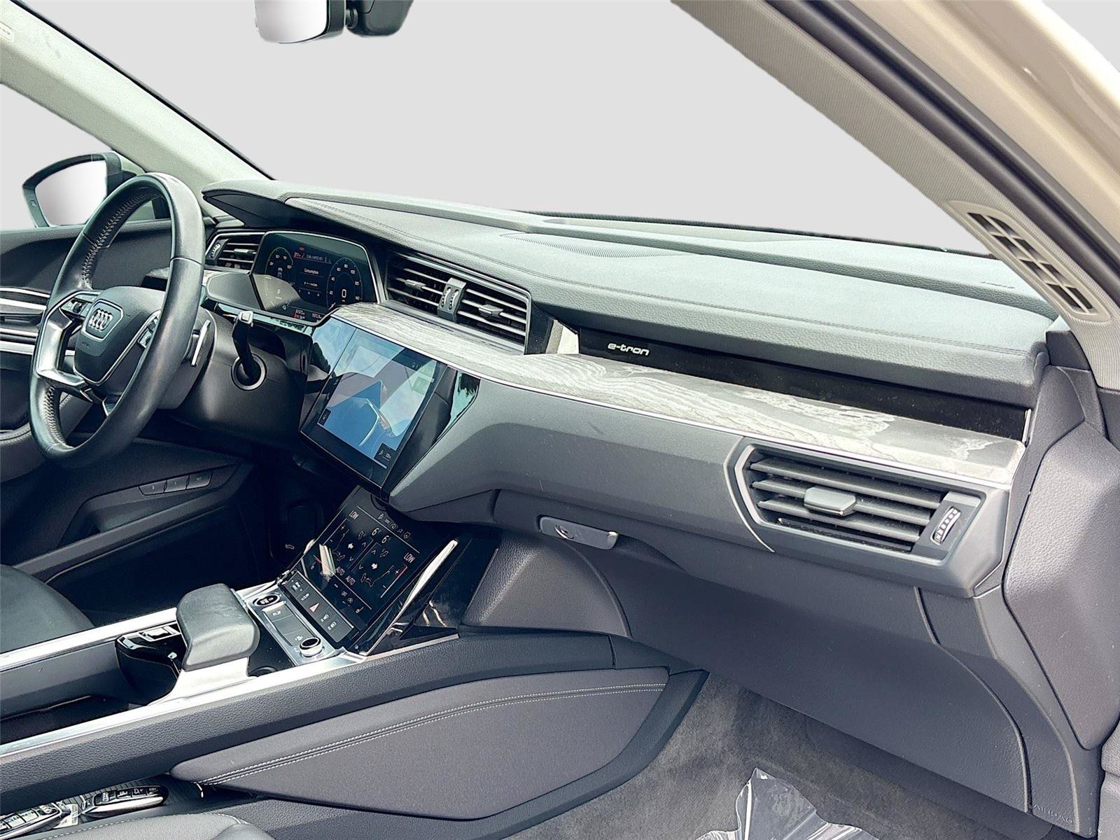 Used 2021 Audi e-tron Premium w/ Convenience Plus Package AWD/4WD image 30