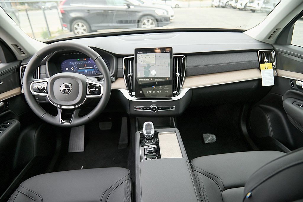 New 2026 Volvo XC90 B6 Plus w/ Protection Package Premier image 27