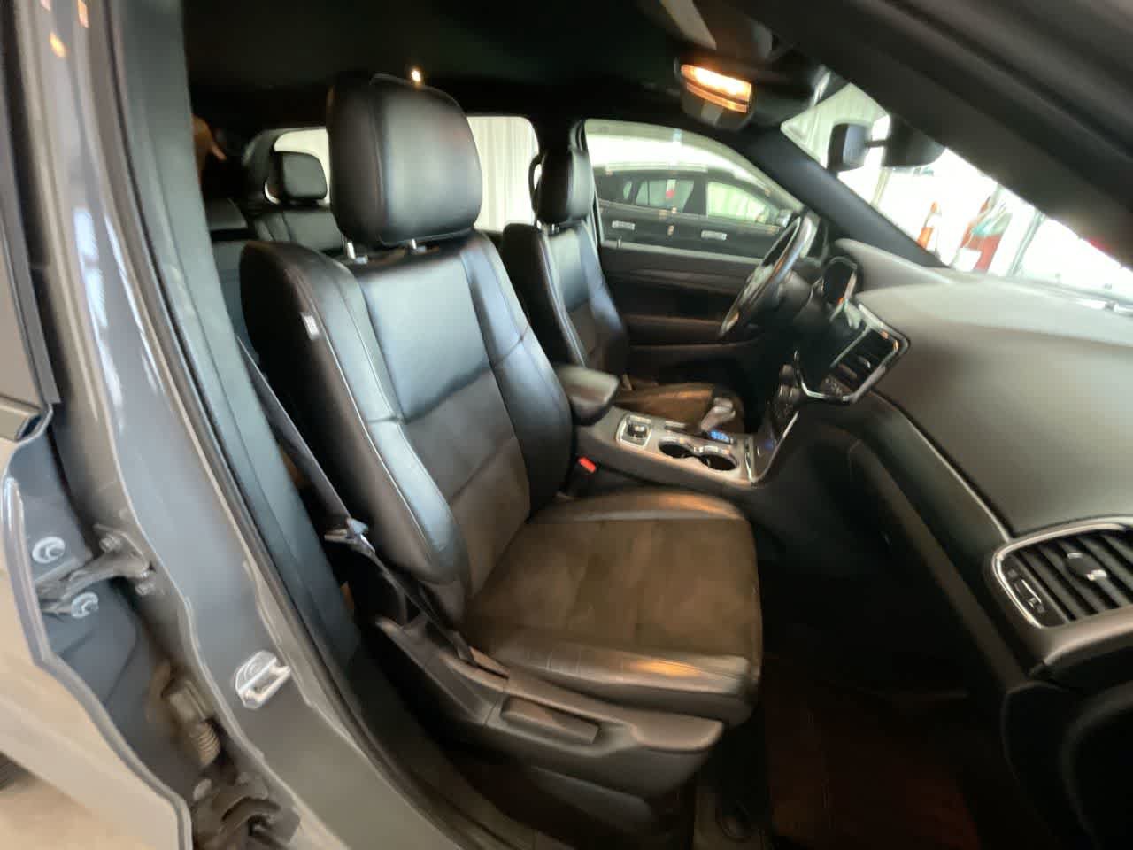 Used 2022 Jeep Grand Cherokee Laredo X AWD/4WD image 24