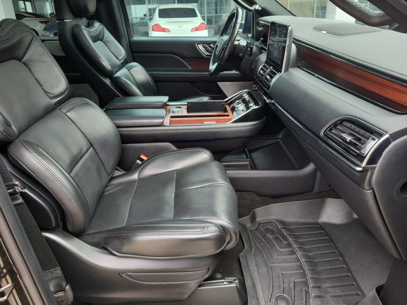 Used 2020 Lincoln Navigator L Reserve w/ Equipment Group 208A Reserve AWD/4WD image 29