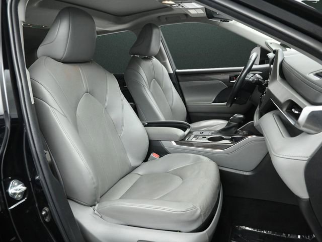 Used 2022 Toyota Highlander Limited image 24