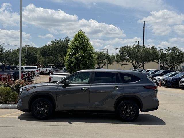 Certified 2025 Toyota Highlander LE FWD image 4