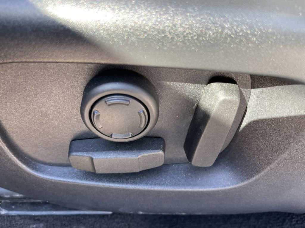 Used 2023 Land Rover Discovery Sport S image 12