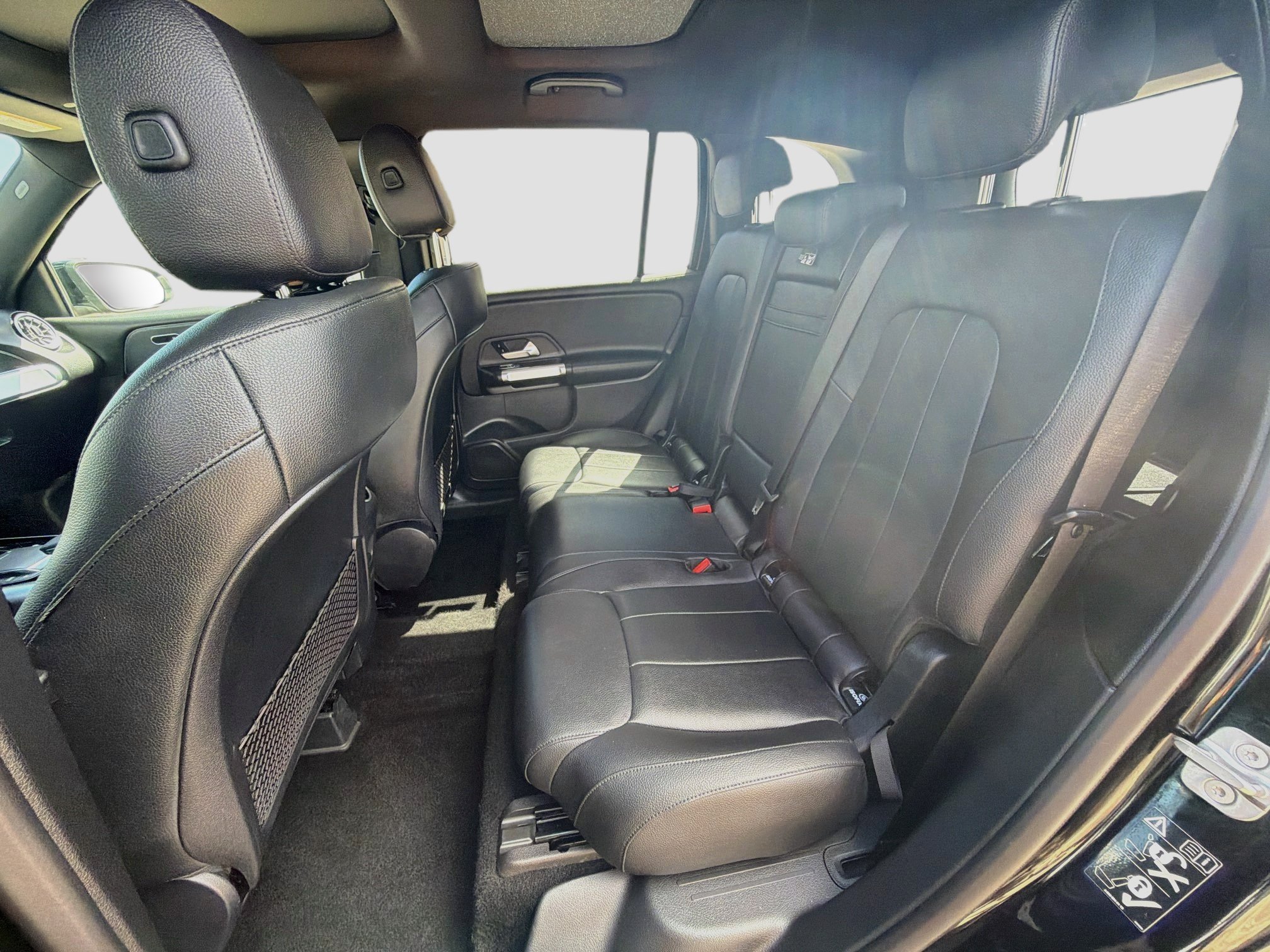 Used 2023 Mercedes-Benz GLB 250 4MATIC w/ Premium Package image 30