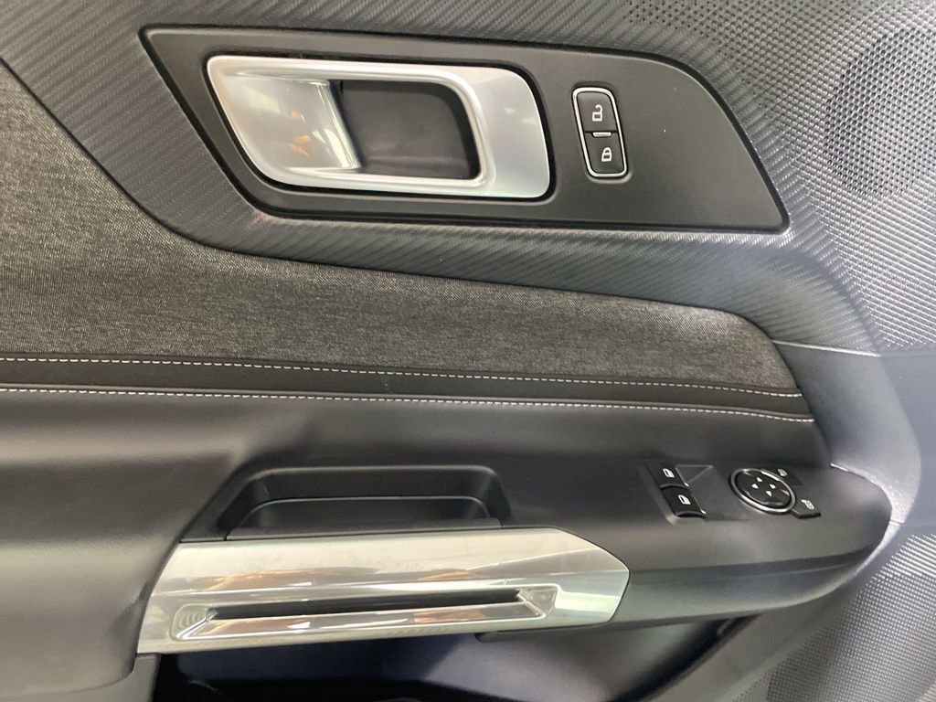 Used 2024 Ford Mustang Coupe image 9