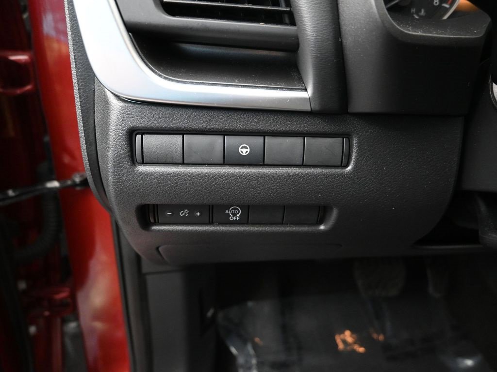 Used 2023 Nissan Rogue SV image 14