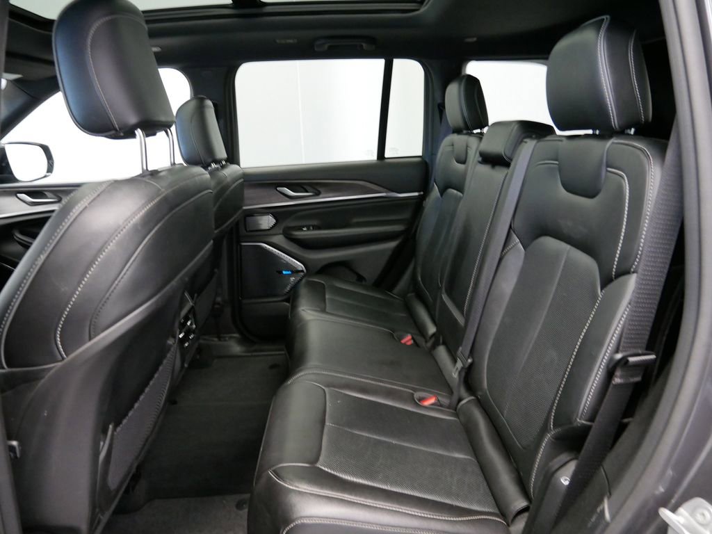Used 2022 Jeep Grand Cherokee Overland image 13