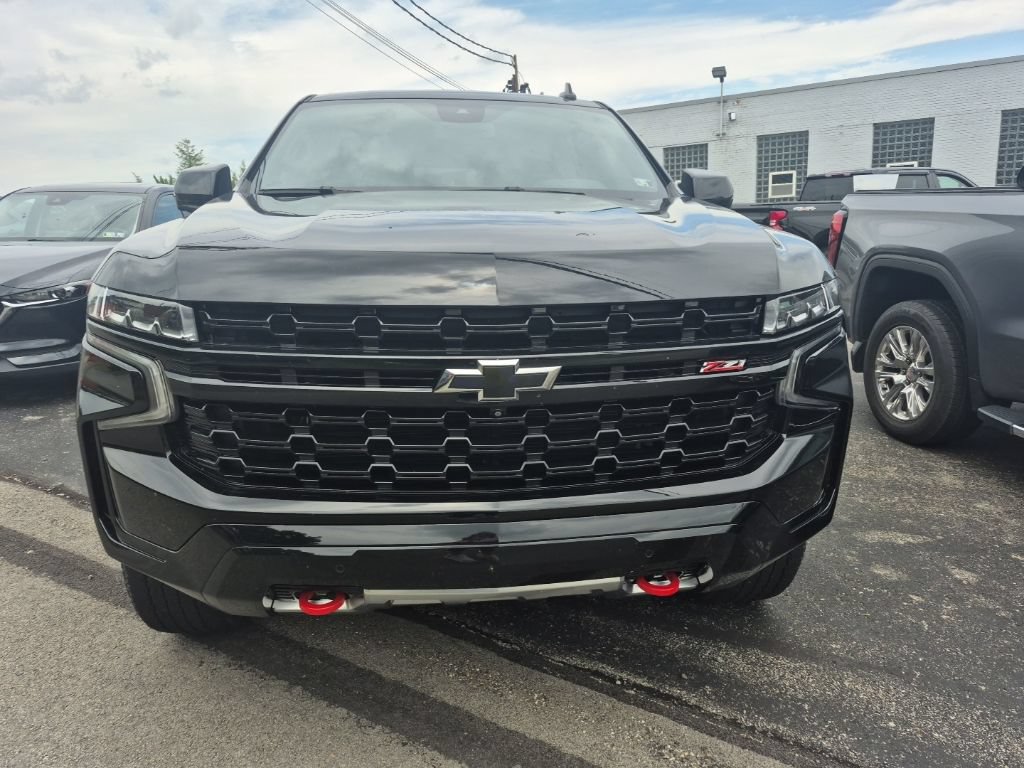 Used 2023 Chevrolet Tahoe Z71 w/ Luxury Package AWD/4WD image 2