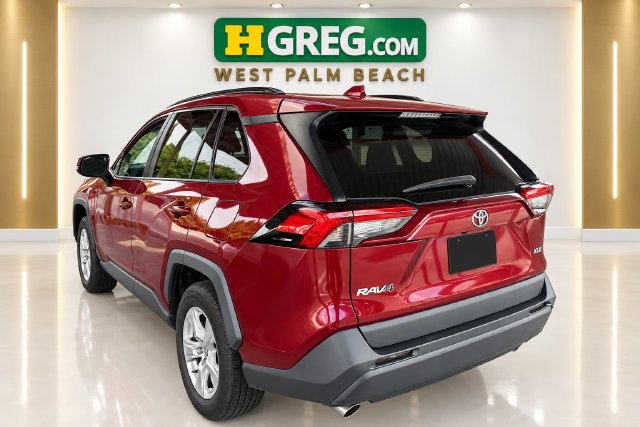 Used 2020 Toyota RAV4 XLE FWD image 2