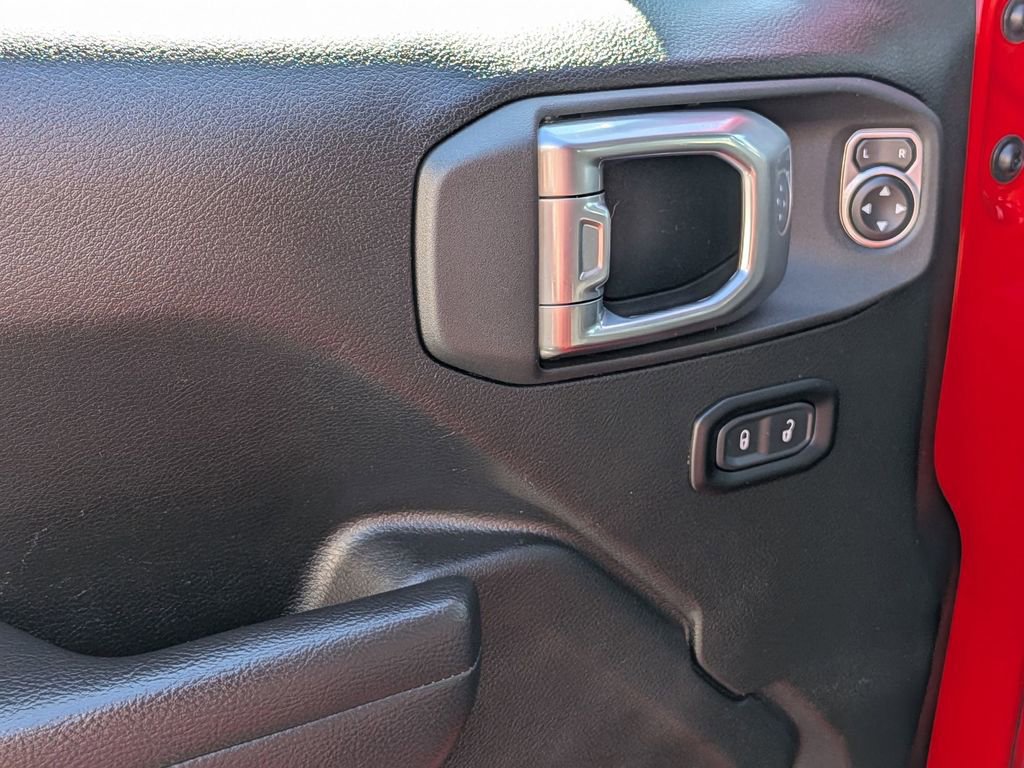 Used 2025 Jeep Wrangler Rubicon w/ Convenience Group image 13