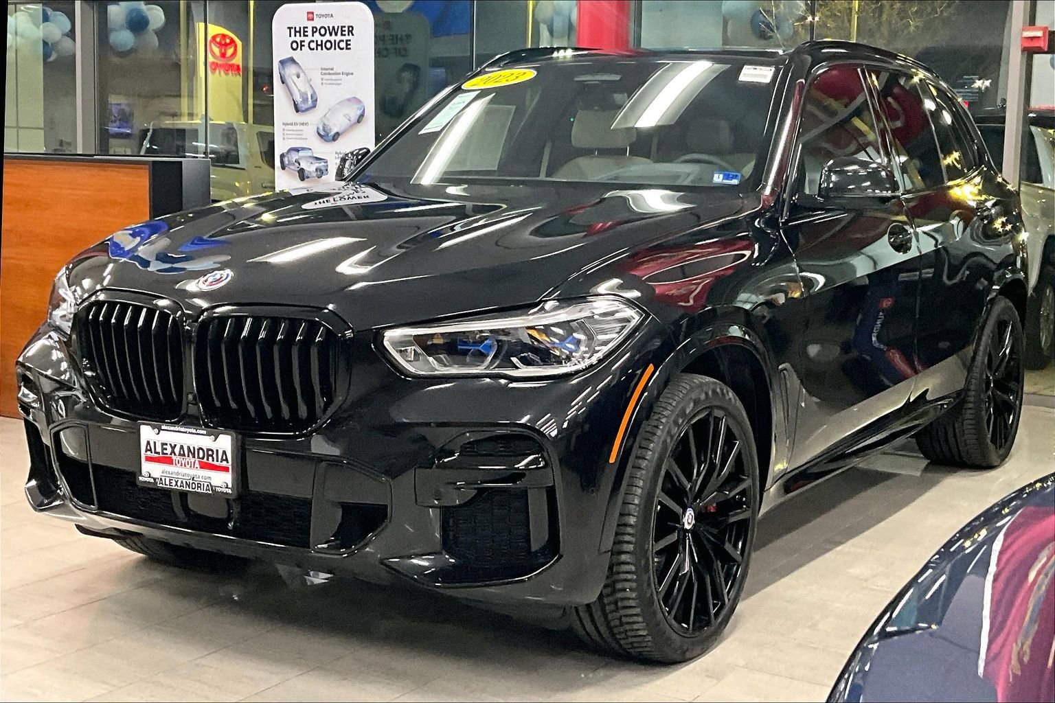Used 2023 BMW X5 M50i w/ Executive Package image 1