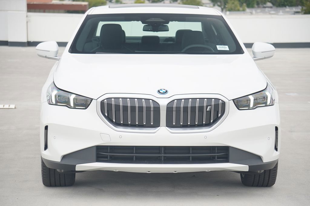 Used 2026 BMW i5 eDrive40 image 2