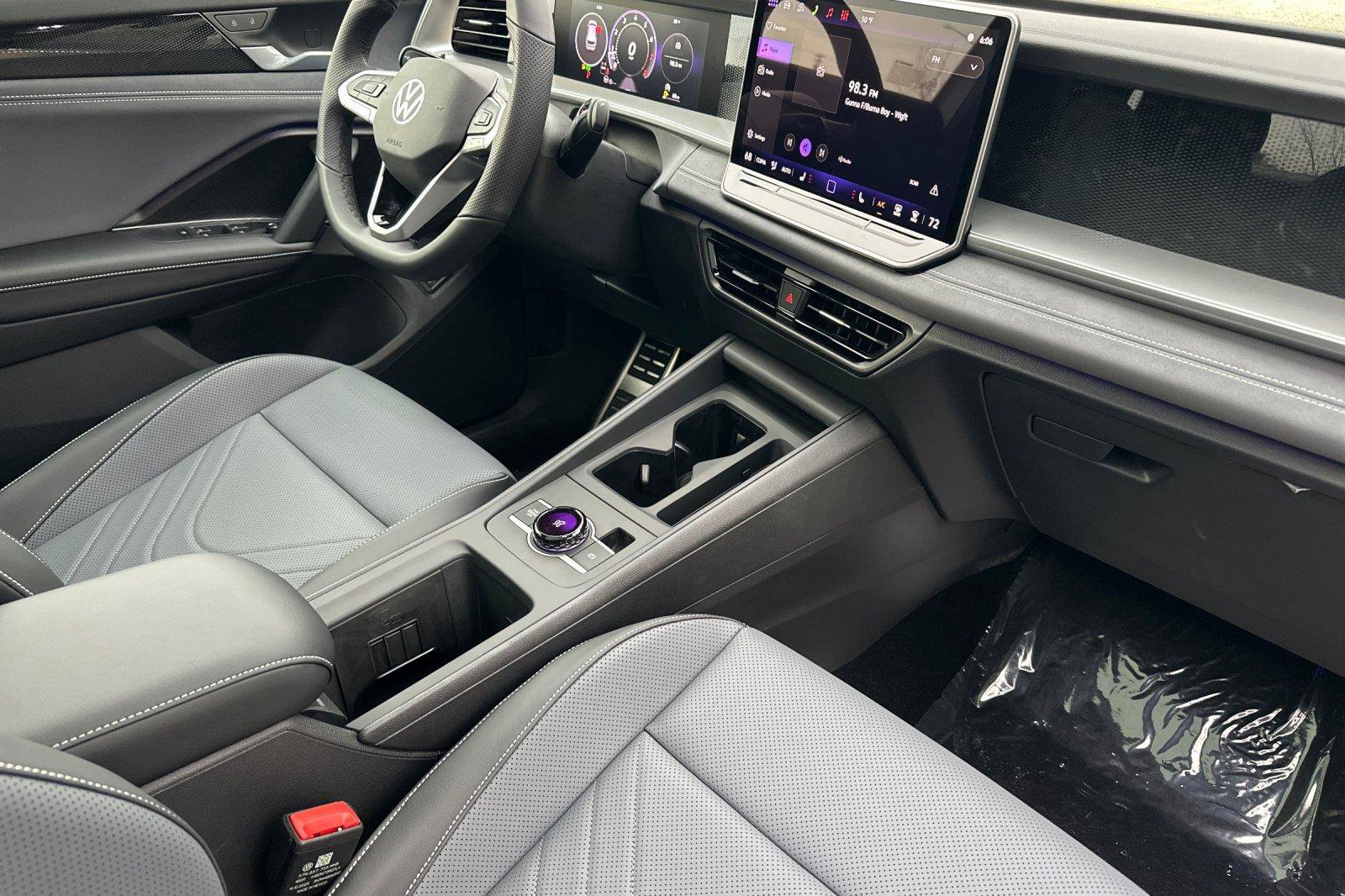 New 2026 Volkswagen Tiguan SE R-Line FWD image 15