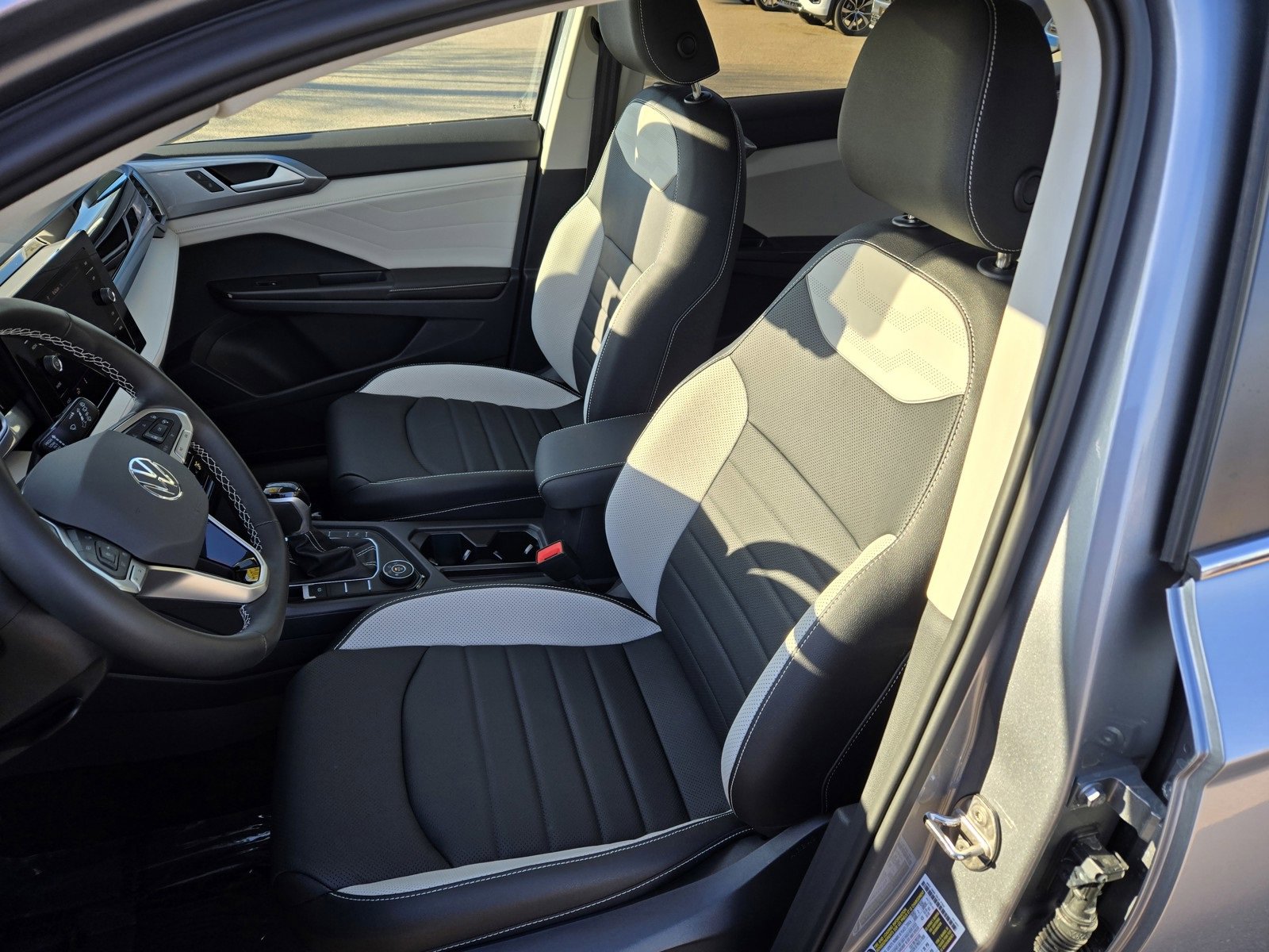 New 2025 Volkswagen Taos SEL image 10