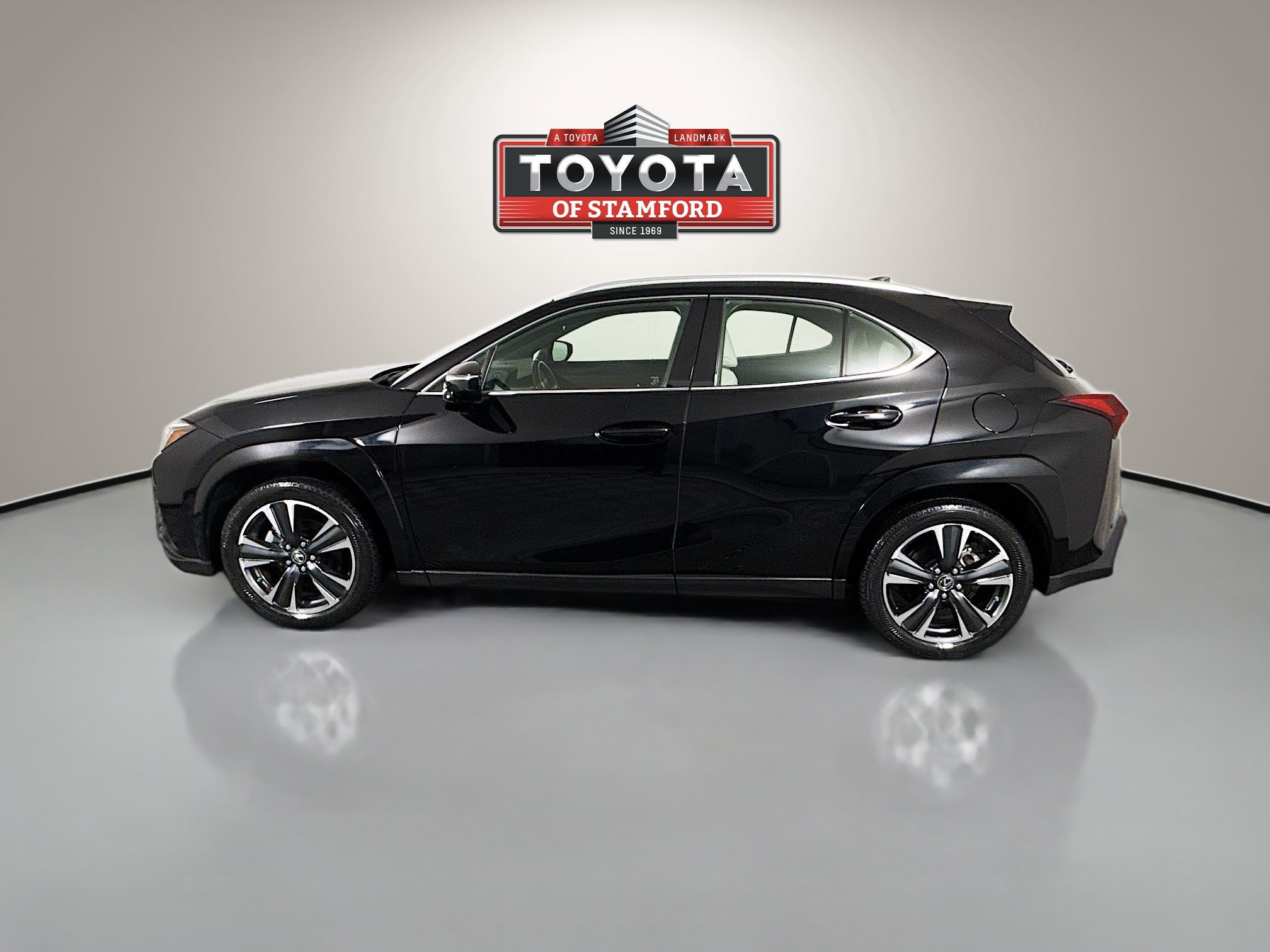 Used 2023 Lexus UX 250h AWD w/ Accessory Package (Z2) image 4