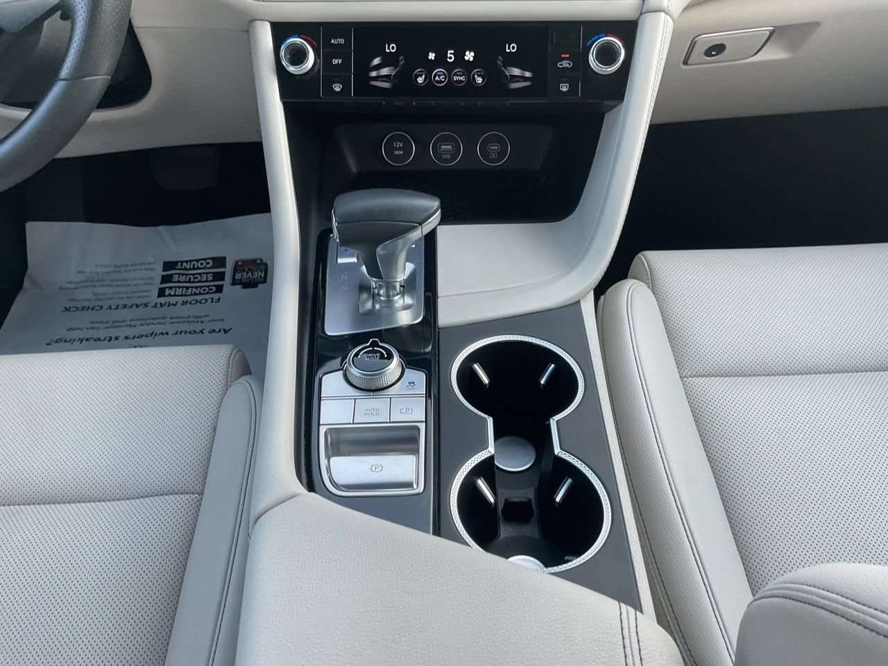 Used 2025 Genesis G70 2.5T RWD image 16