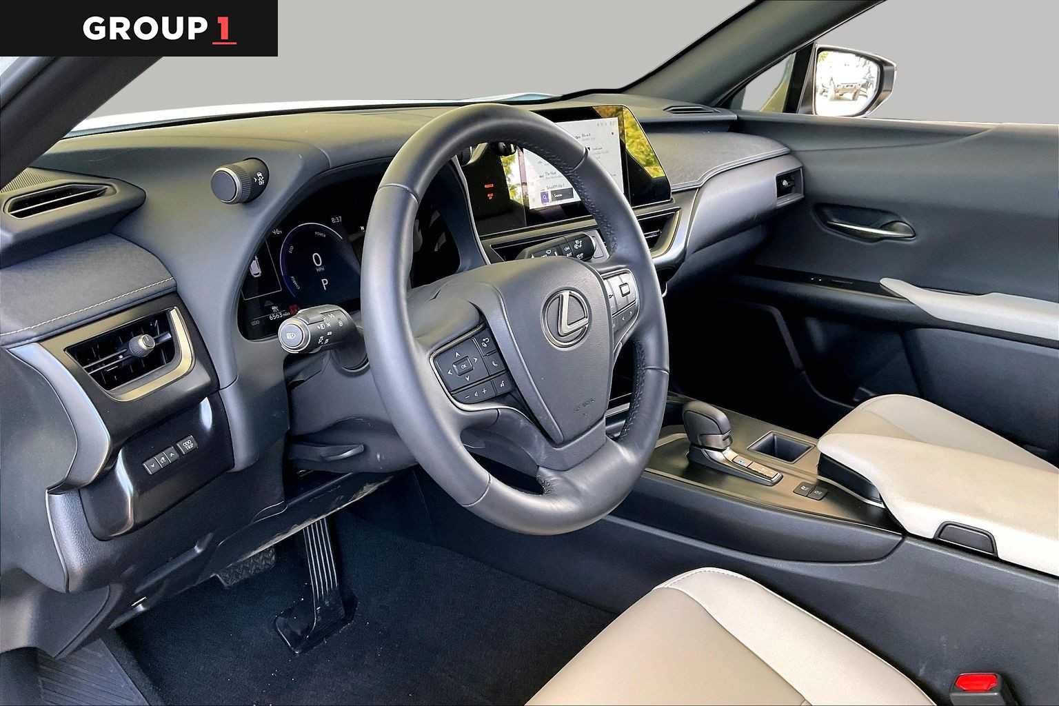 Certified 2026 Lexus UX 300h FWD image 15