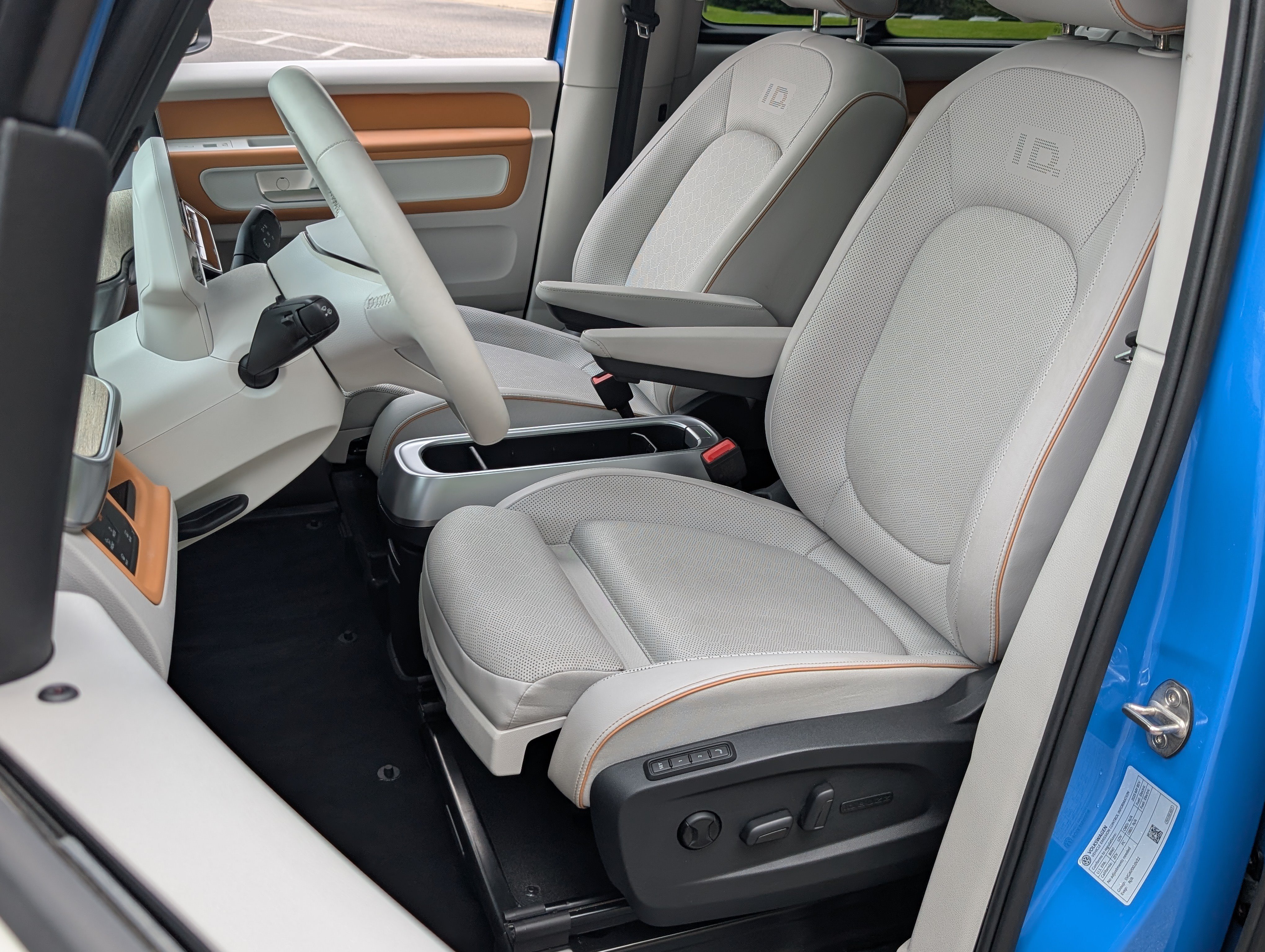 Used 2025 Volkswagen ID. Buzz Pro S Plus RWD image 17