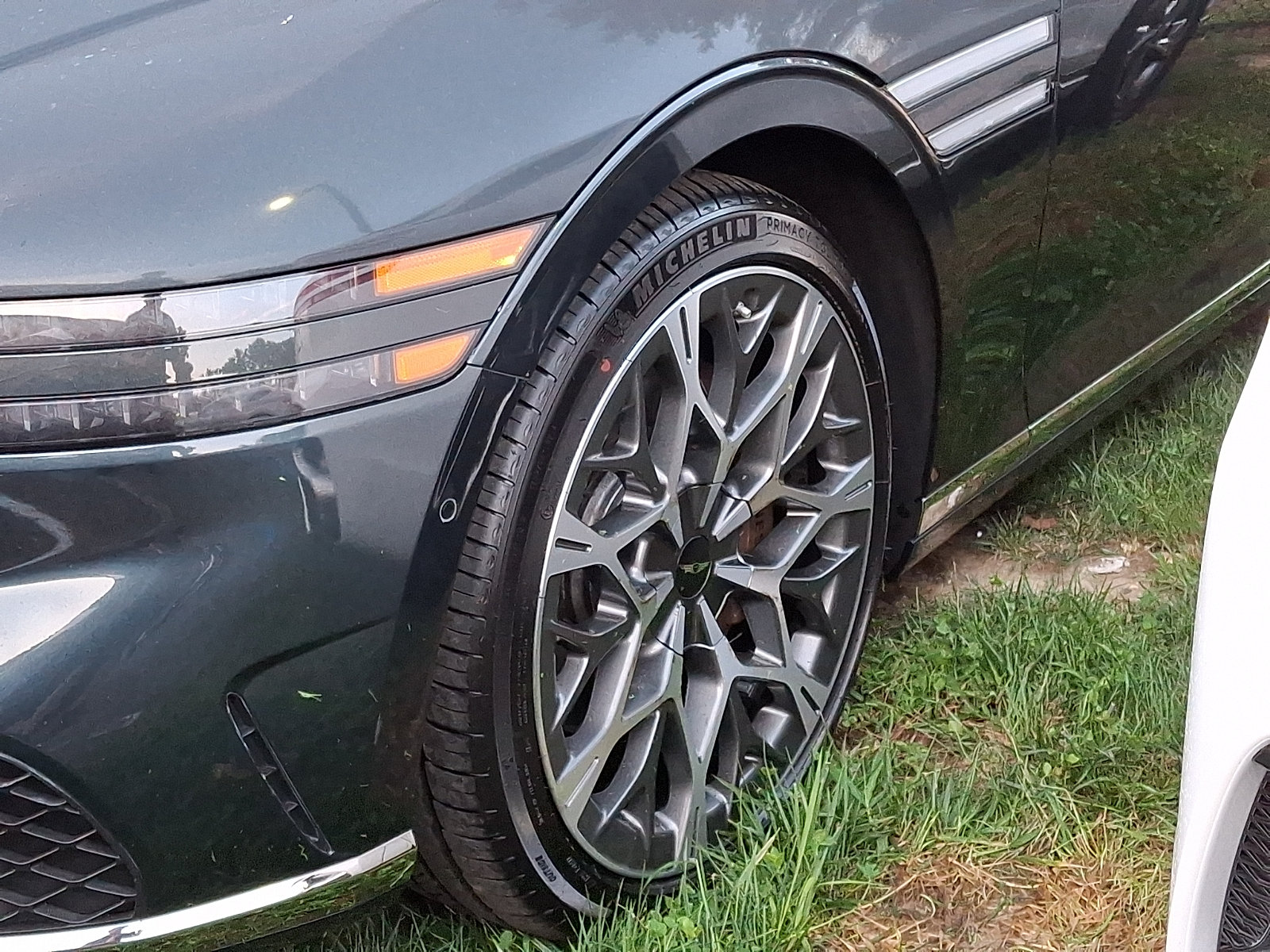 Certified 2023 Genesis G90 3.5T AWD/4WD image 6