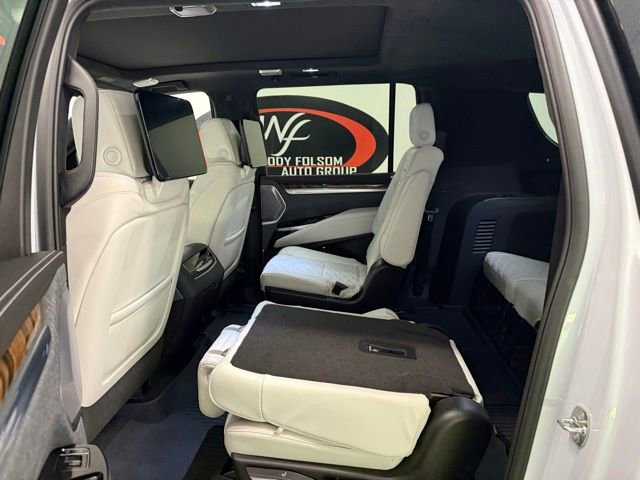Used 2026 Cadillac Escalade ESV Platinum Sport w/ LPO, ONYX Package AWD/4WD image 12