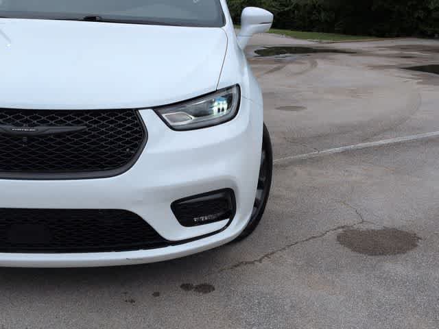 Used 2022 Chrysler Pacifica Limited w/ Uconnect Theater Family Group AWD/4WD image 11