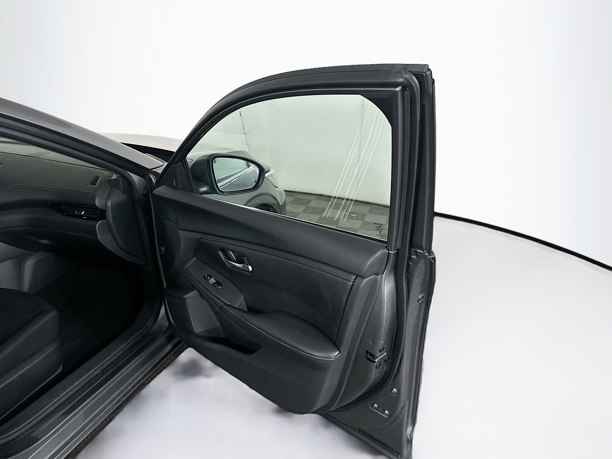 Used 2025 Nissan Sentra SV FWD image 29