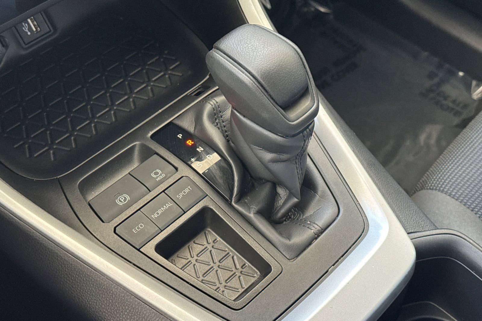 Used 2024 Toyota RAV4 LE FWD image 27