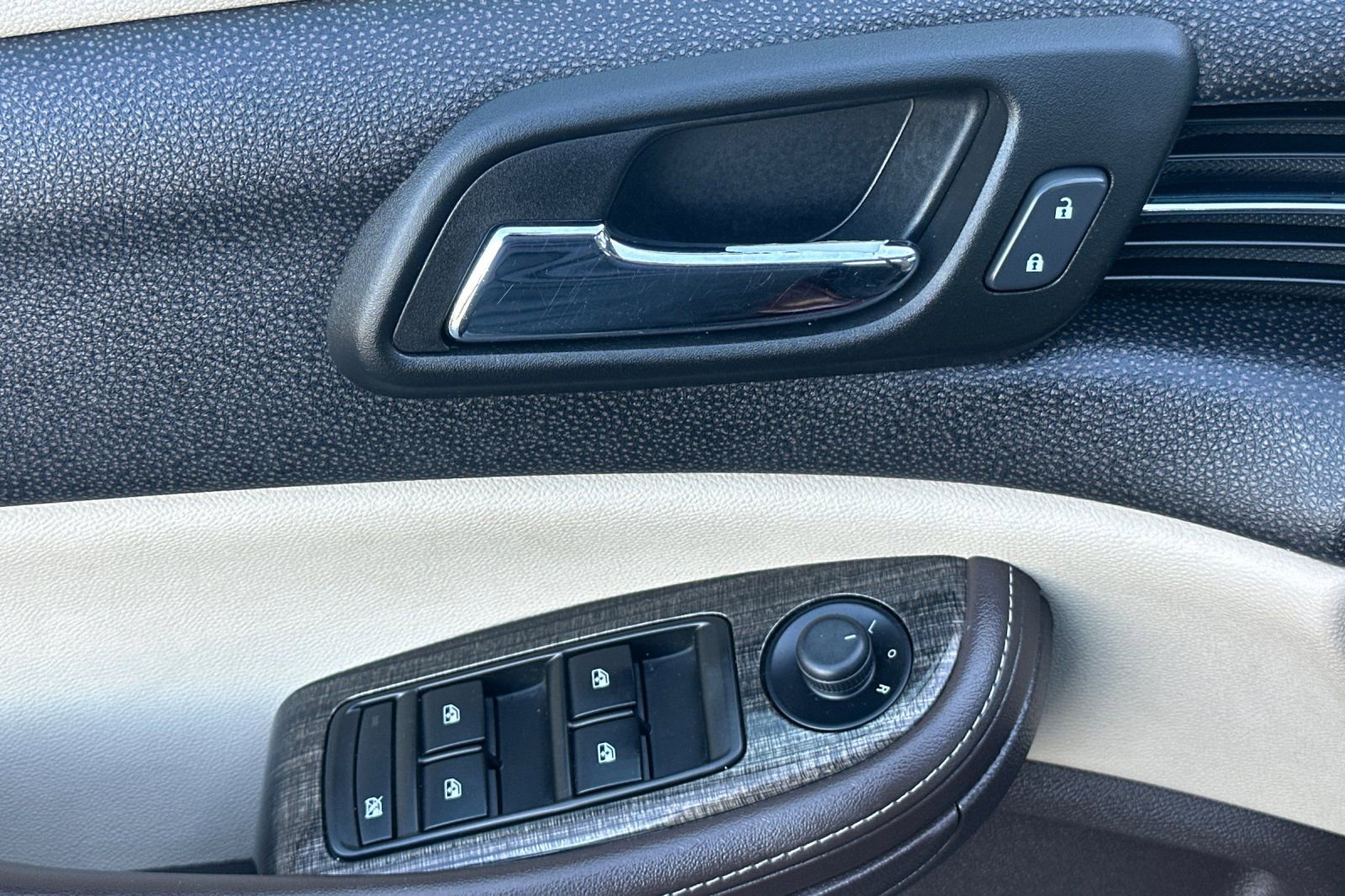 Used 2015 Chevrolet Malibu LT w/ Power Convenience Package FWD image 11