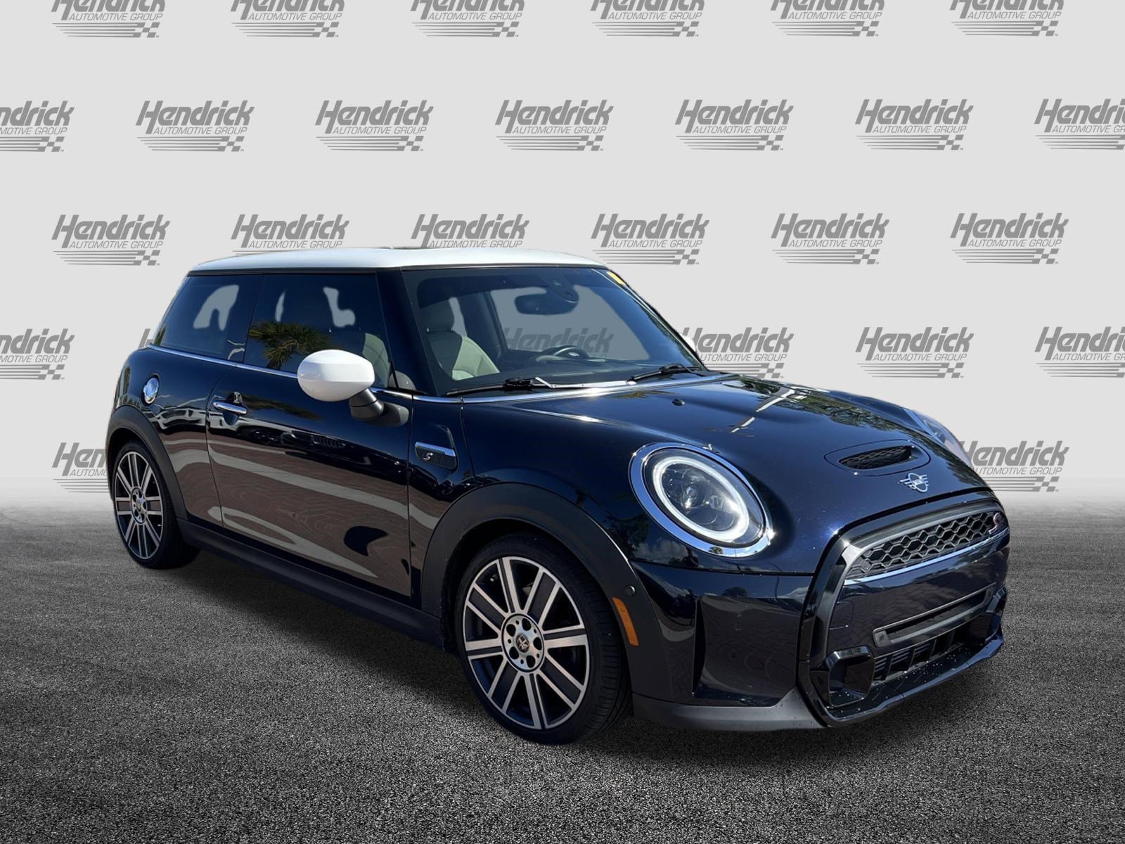 Used 2022 MINI Cooper S image 2