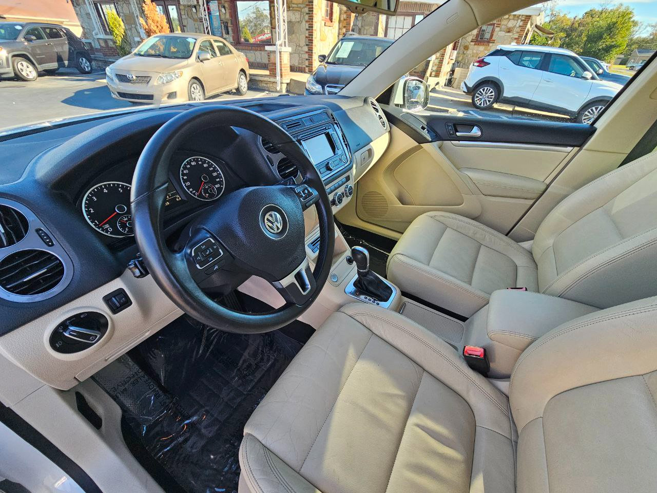 Used 2013 Volkswagen Tiguan SEL image 12