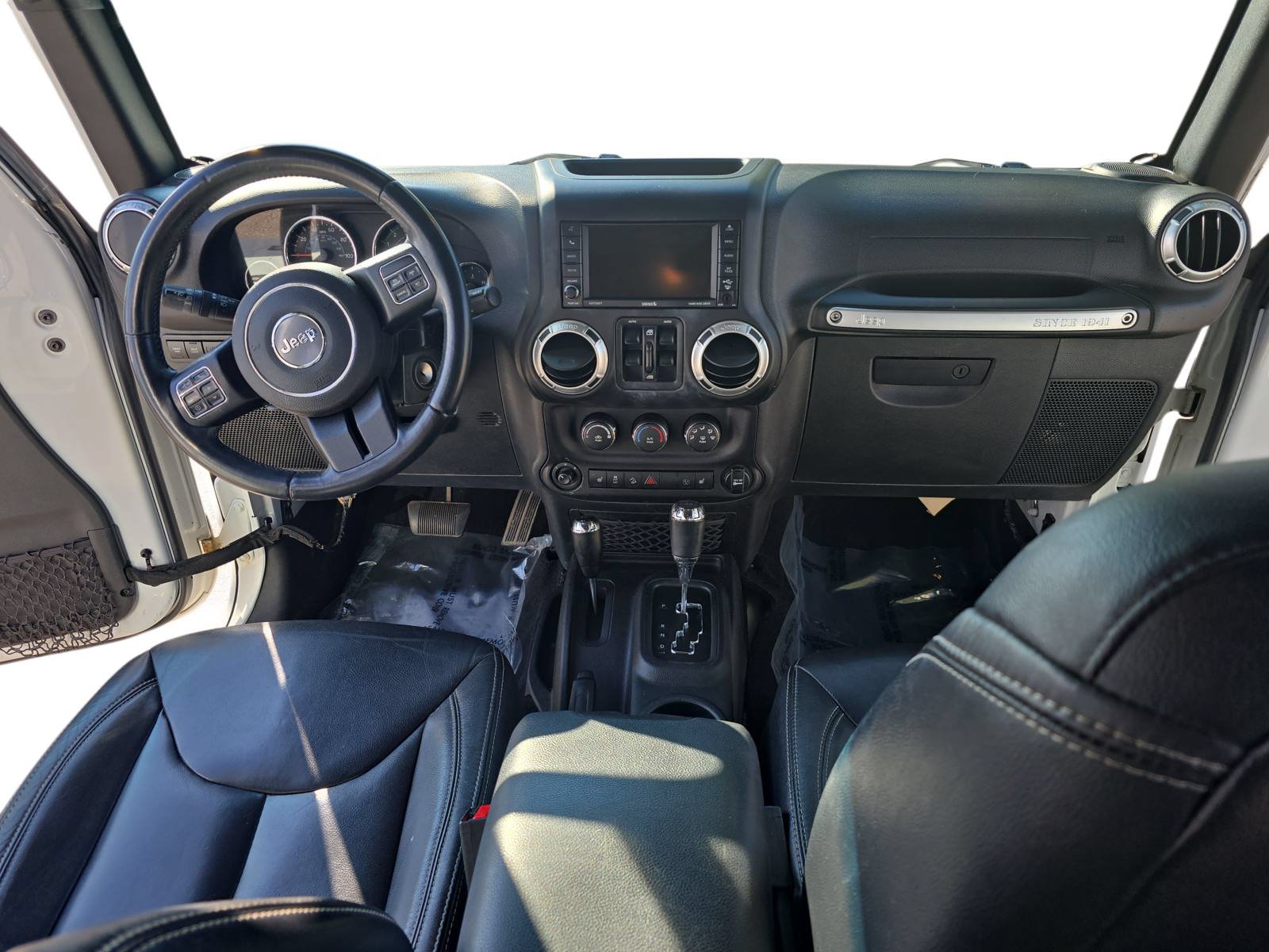 Used 2017 Jeep Wrangler Unlimited Rubicon w/ Connectivity Group AWD/4WD image 9