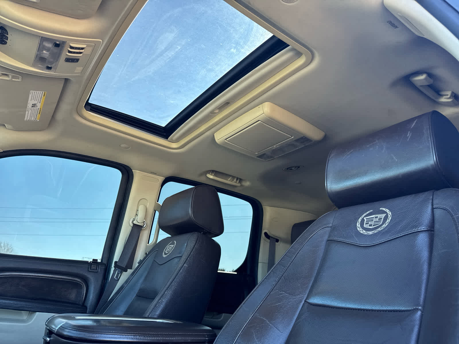 Used 2014 Cadillac Escalade ESV Platinum image 38