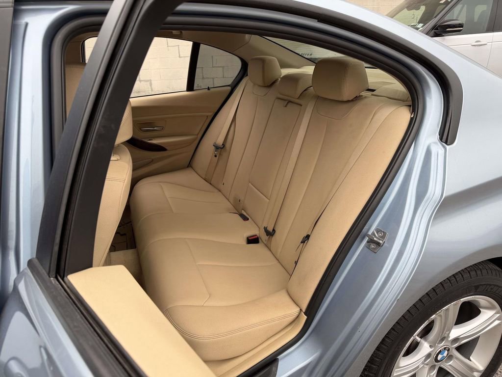 Used 2014 BMW 320i xDrive Sedan AWD/4WD image 19