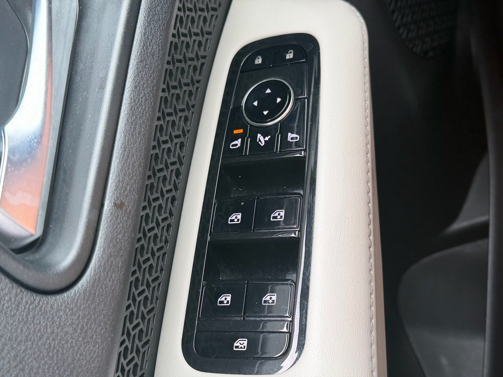Certified 2025 Nissan Ariya AWD image 33
